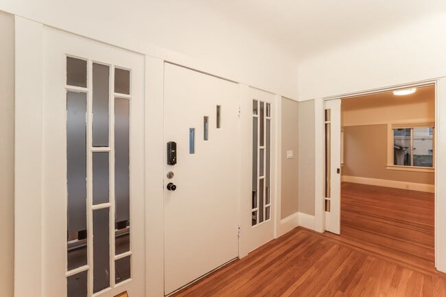 Photo - 1920 North Berkeley 2 Bedroom Bungalow Available!