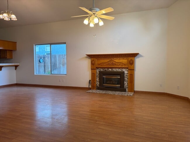 Photo - 3625 Bernard St