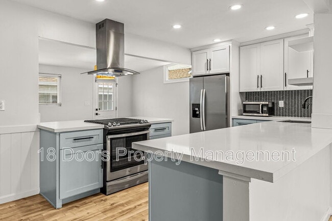 Photo - 4535 Winona Ave