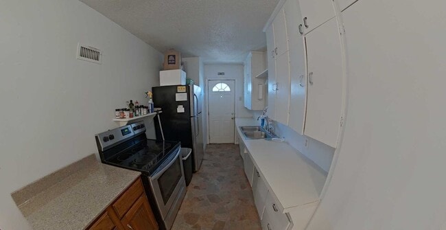 Building Photo - 709 Bluemont Ave Unit A