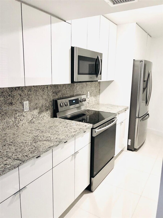 Photo - 1881 Washington Ave Unit 11D