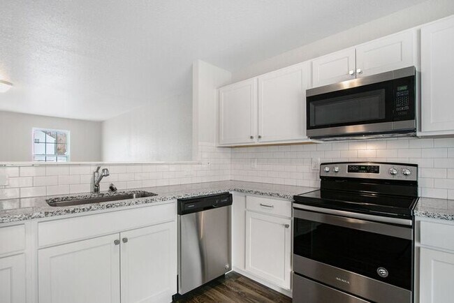 Photo - 5667 Claremount St