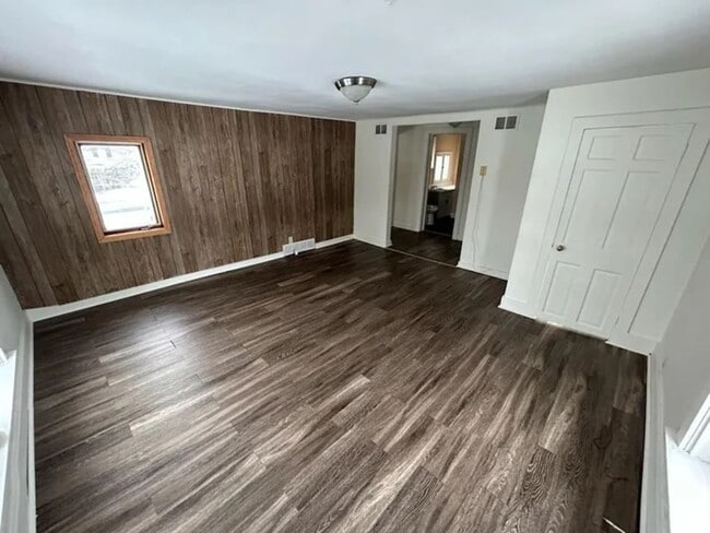 Building Photo - 306 Humboldt Ave Unit Upper Rental