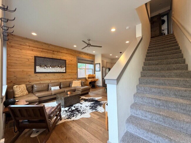 Photo - Gorgeous and Quiet 3 Bed 2.5 Bath Home in ...