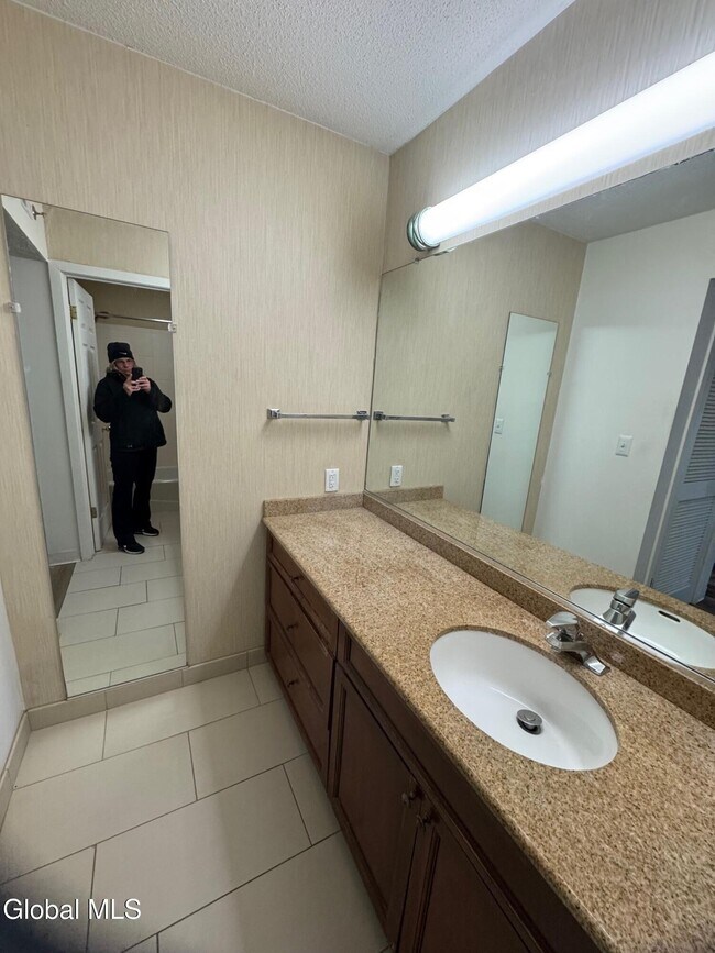 2 Residence Inn Dr Unit 102