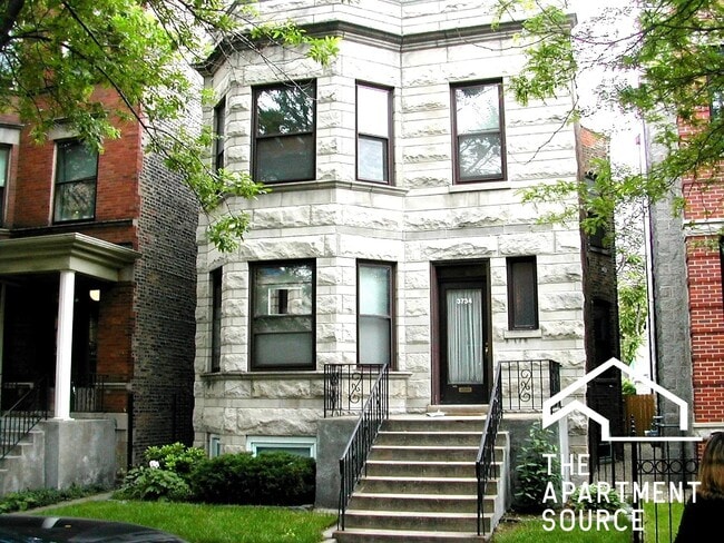 Building Photo - 3734 N Racine Ave Unit 2