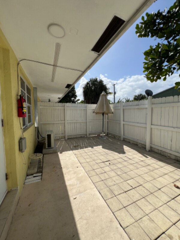 Photo - 231 SW 15th St