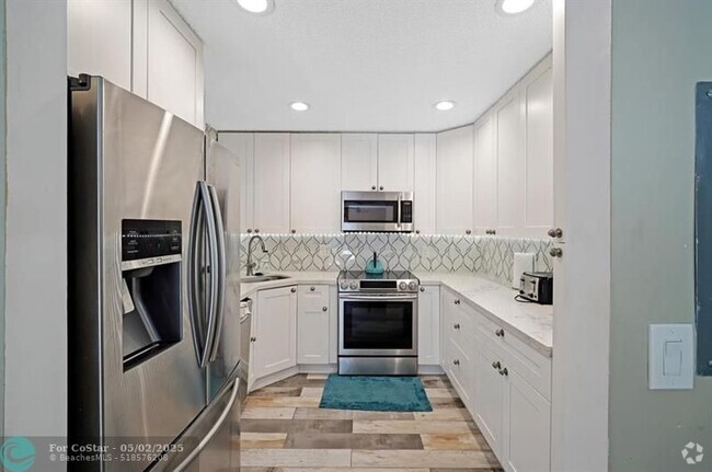 Building Photo - 4655 NW 22nd St Unit 4205 Rental