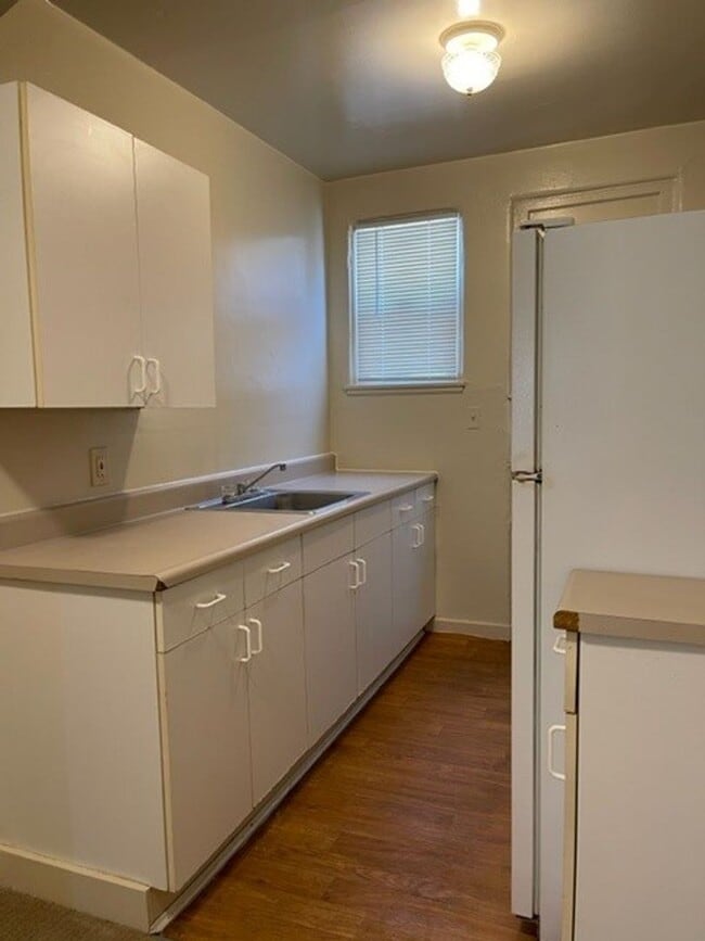 Photo - Quaint Studio, Freshly Painted, in Central... Unit 2609