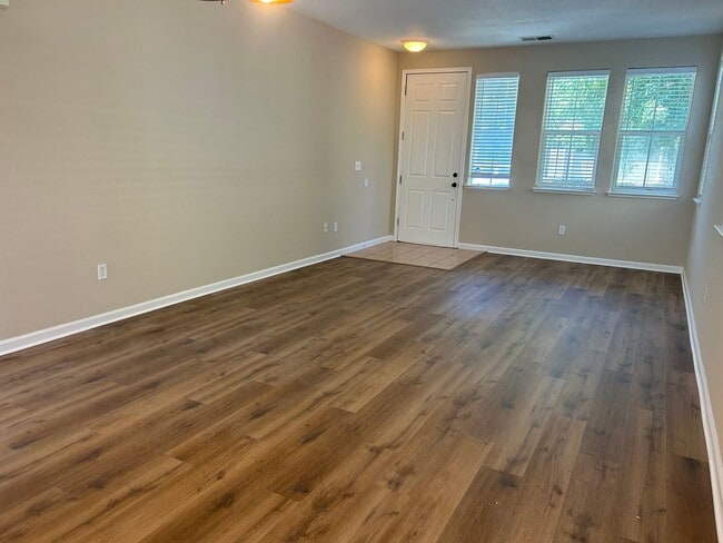 140 Trent Pl