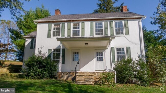 Building Photo - 1025 N Chatham Rd Rental