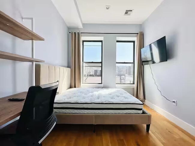 Building Photo - HDTV Room, Laundry, AC, 26 mins to Manhattan #510