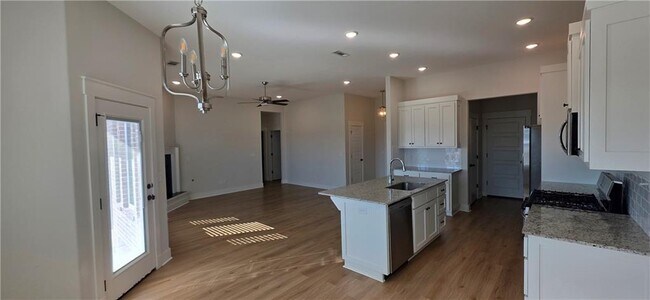 Photo - 921 Round Top St