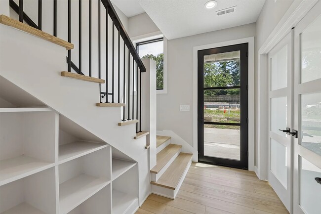 Photo - 4844 Ingersoll Ave