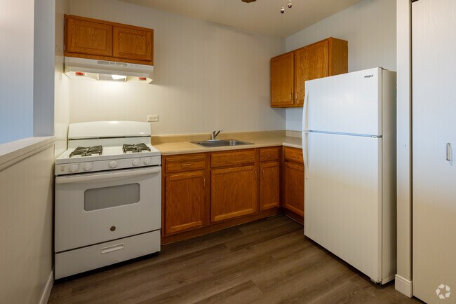 1BR, 1BA - 625SF - Kitchen