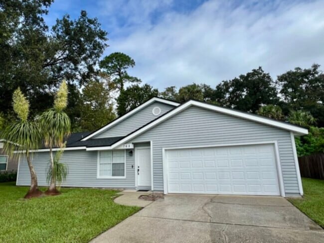 Building Photo - Beautiful 3 Bedroom, 2 Bath Home in Sanfor...