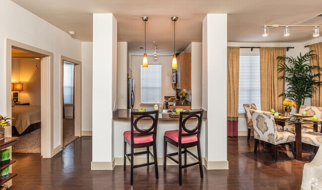 2BR, 2BA - 1150SF "Prescott" Living & Dining
