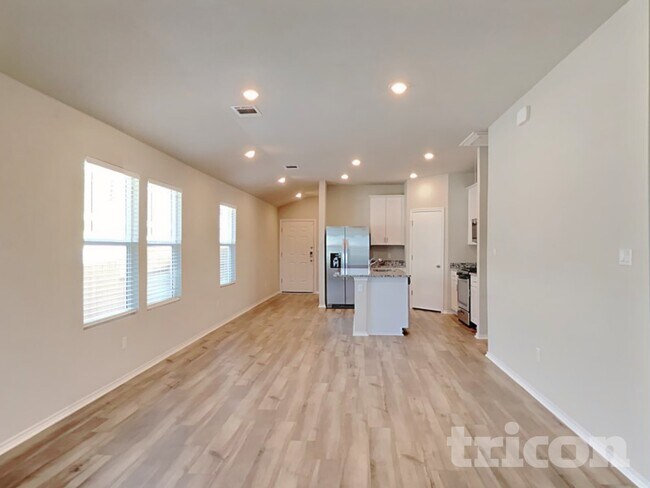 Photo - 5300 Saddle Clb Dr