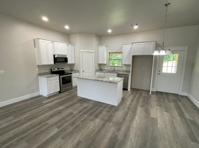 Photo - Fenced yard/2000 Sqft/Premium location