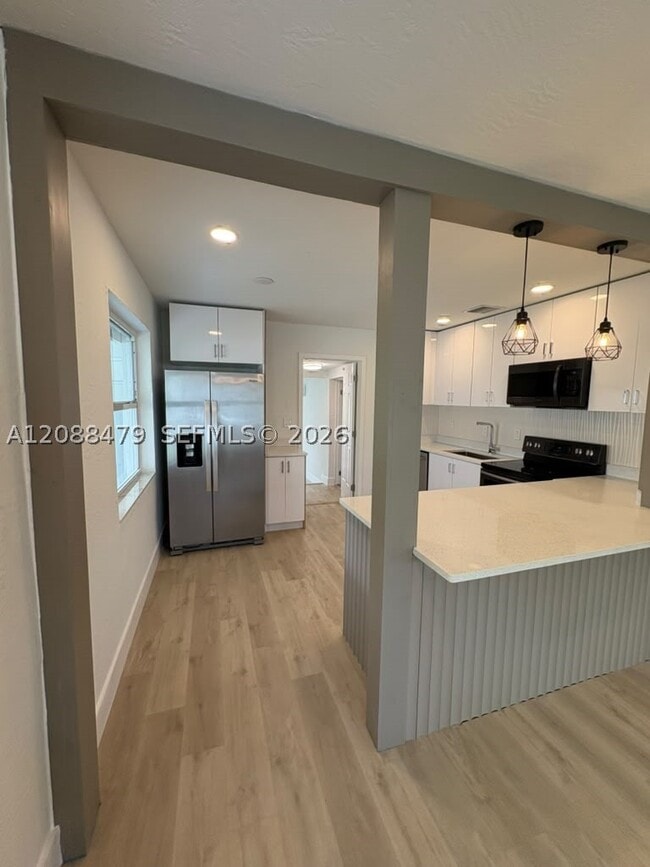 825 S 28th Ave