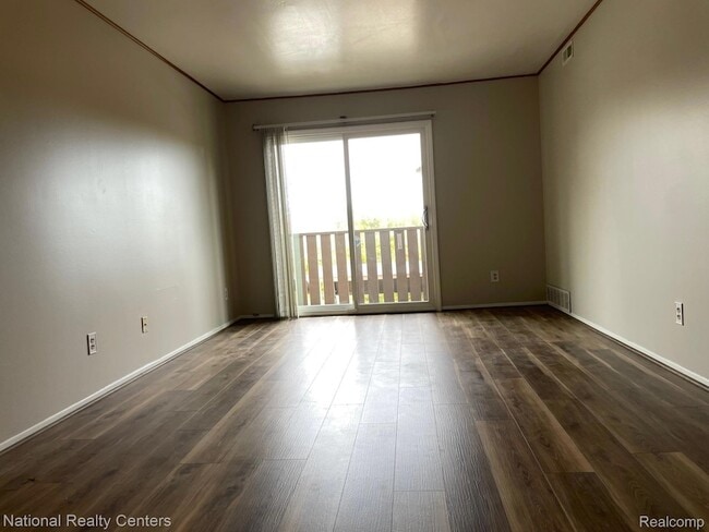 Photo - 8719 Meadowbrook Dr