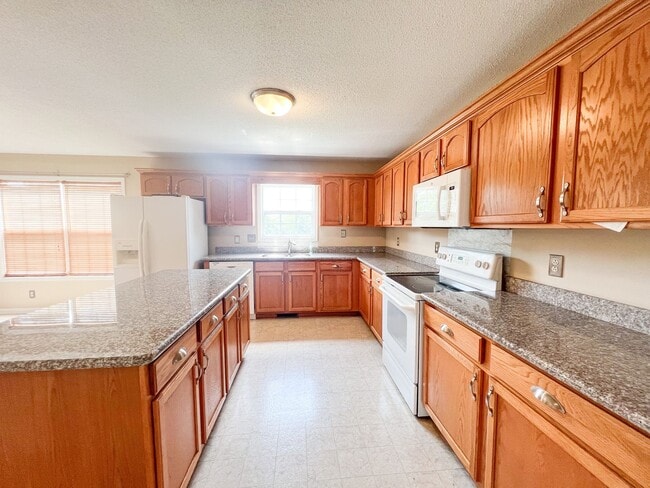 Photo - 3 Bedroom 2 1/2 Bathroom Home with fenced ...