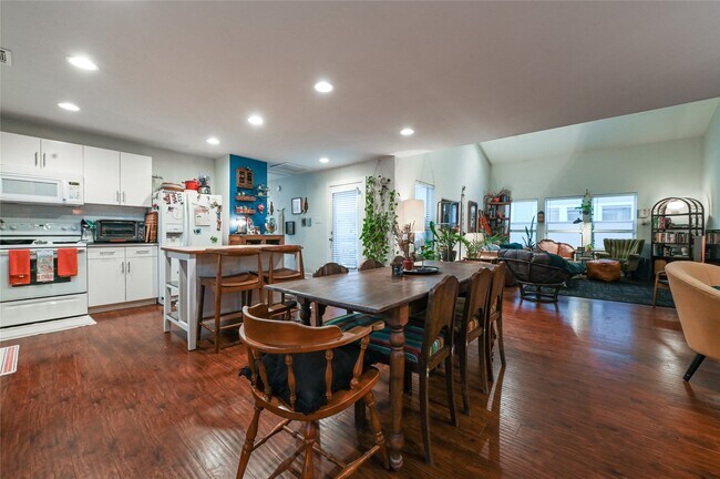 Photo - 1308 Ruthven St Unidad B