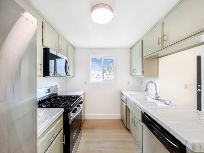Photo - 3332-10863 Florista St Unidad 10863 Walnut St