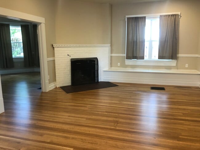 Photo - 635 NE Opal St