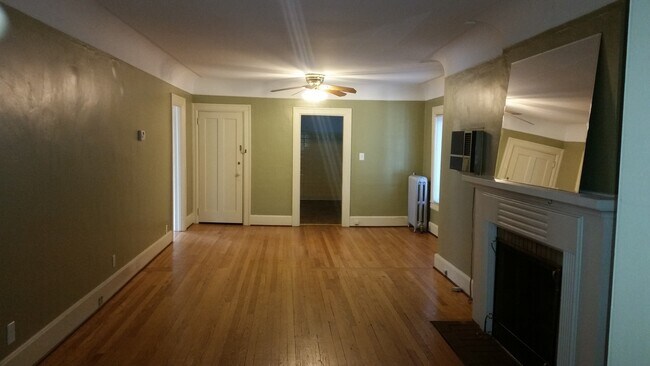 Photo - Royal Oak Triplex - Hawthorn Unidad lower