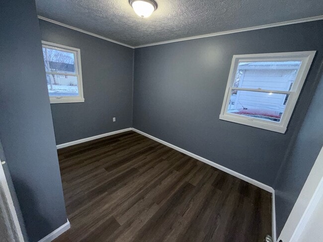 Photo - 2103 Willowrow Ave NE