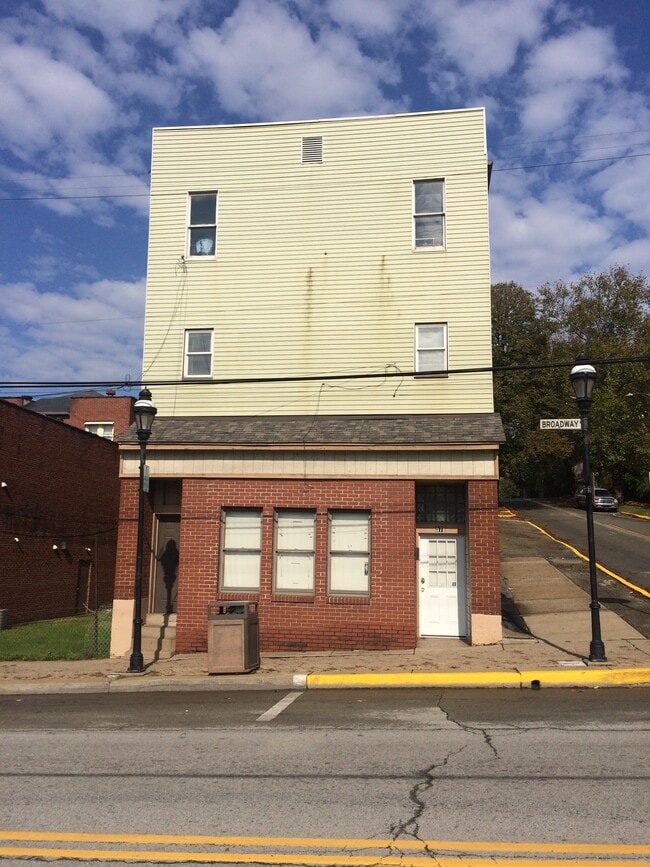 Photo - 578 Broadway Ave Apartments