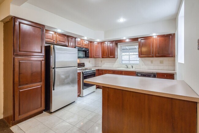 Photo - Three Bed Point Breeze Townhome