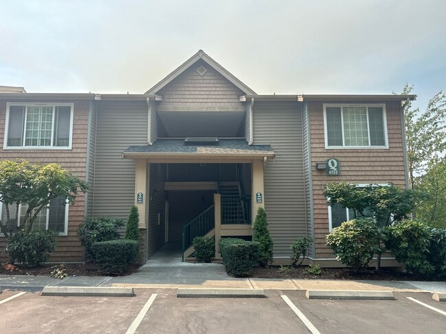 Building Photo - 2B, 2BA upstairs condo in SW Renton with g... Unit Q-302