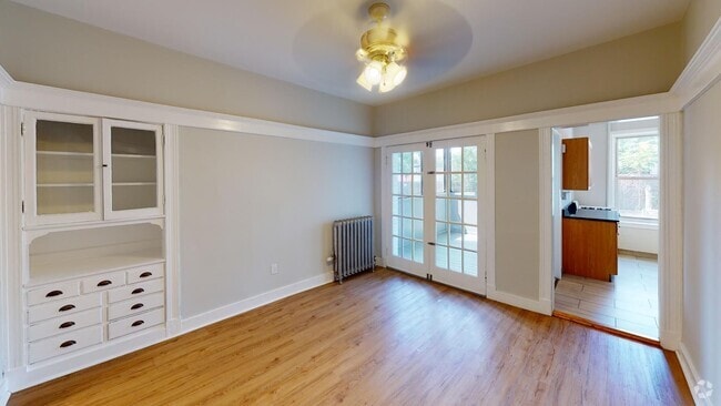 Building Photo - Spacious three bedroom Rental