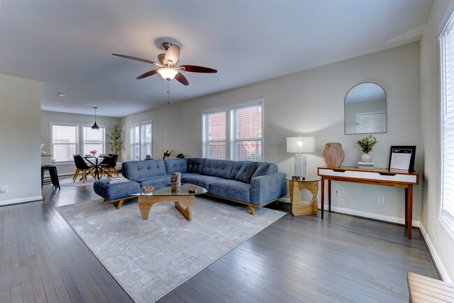 Photo - 3328 Blodgett St
