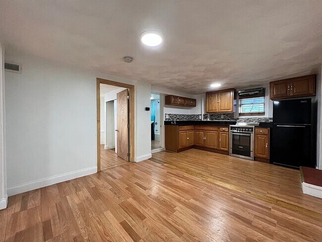 47 Bickford Ave Unidad basementunit