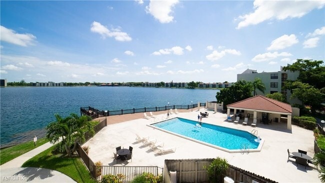 Photo - 109 Lake Emerald Dr Unidad 108