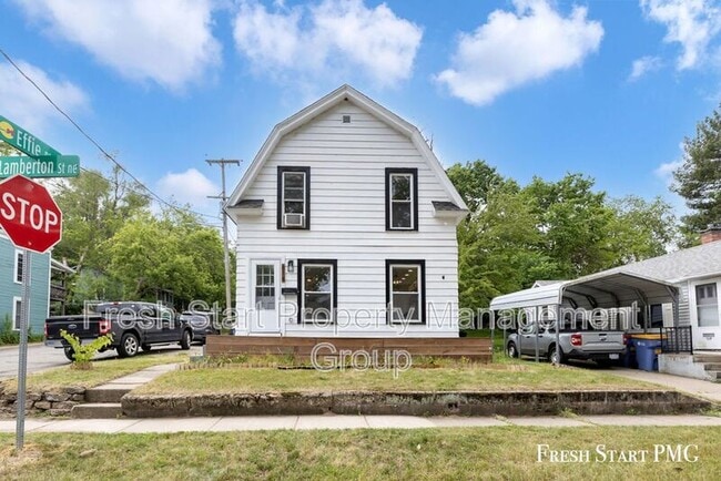 Photo - 618 Lamberton St NE House