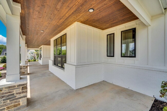 Photo - 140 Farish Ln