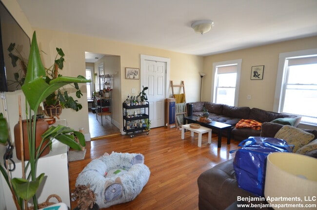 Building Photo - 53 W 7th St Unit 1 Rental