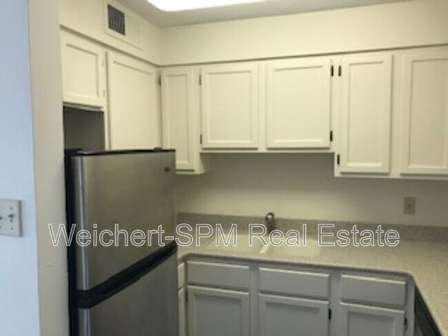 109 N Main St