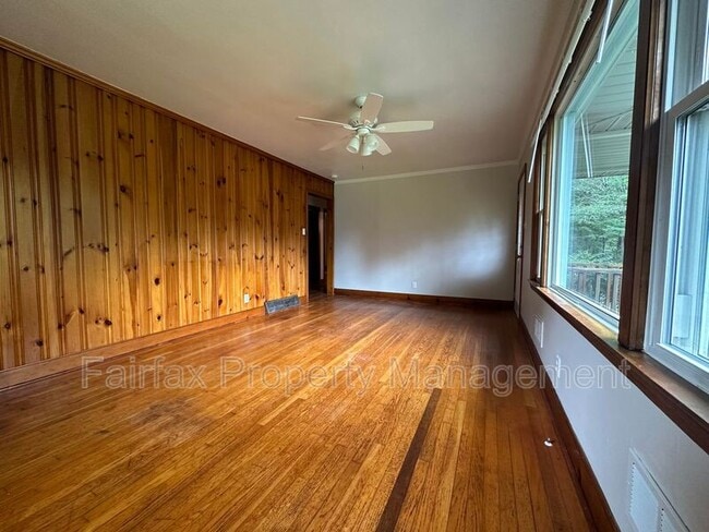 Photo - 118 N Oak St