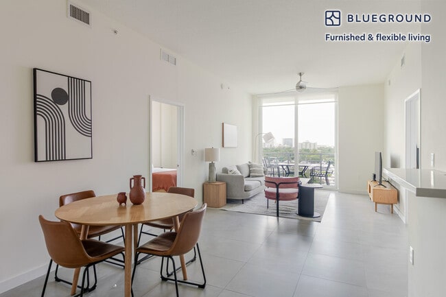 Photo - 729 NW 2nd St Unidad FL8-ID161