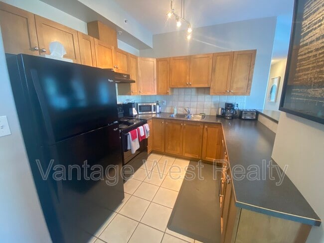 Building Photo - 1128-1128 Sunset Dr