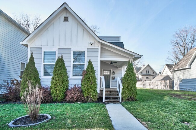 Building Photo - Beautiful home in downtown Indy!