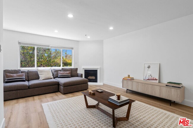 16100 Sunset Blvd Unit 105