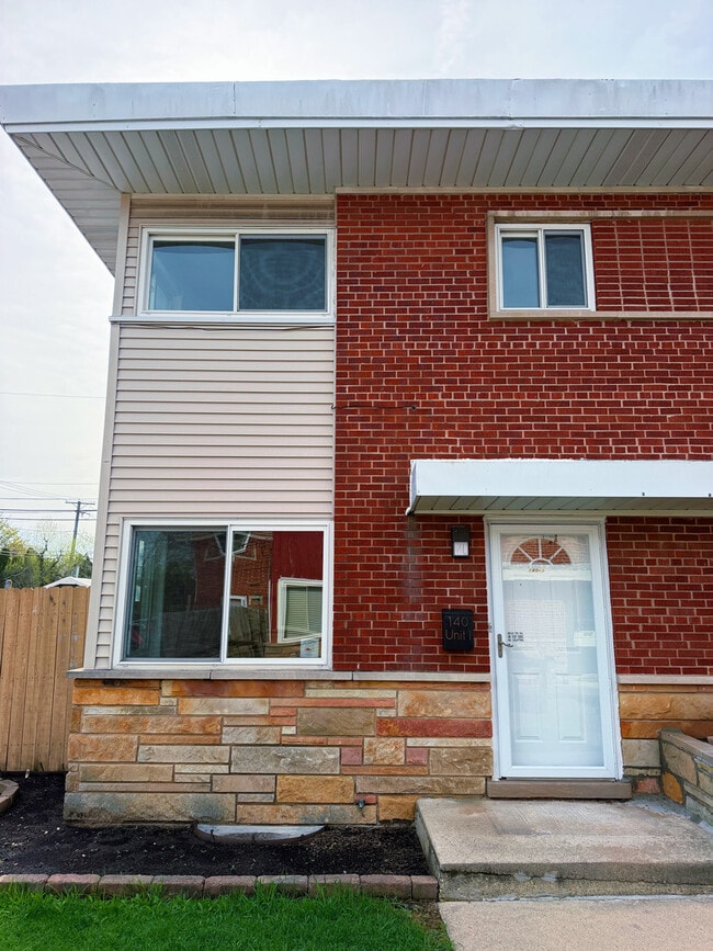 Photo - 140 E Northwest Hwy Unit I