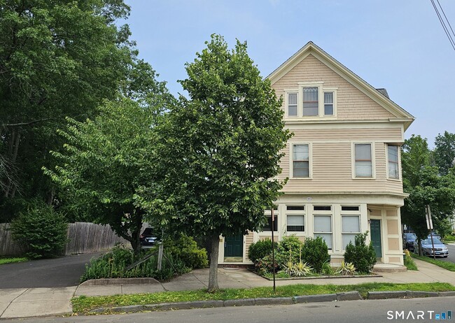 Building Photo - 169 Winchester Ave Unit 3