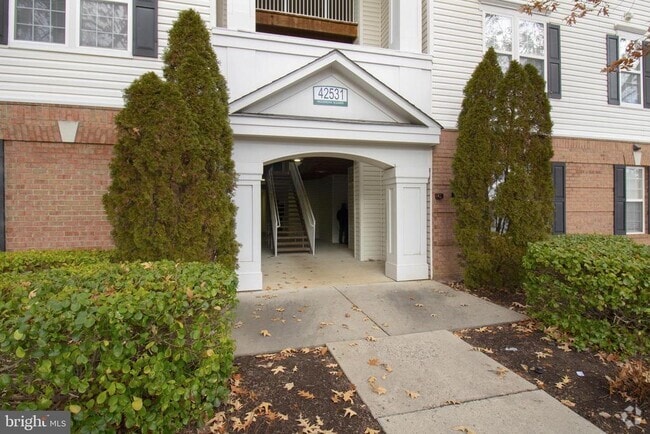 Building Photo - 42531 Rockrose Square Unit 204 Rental